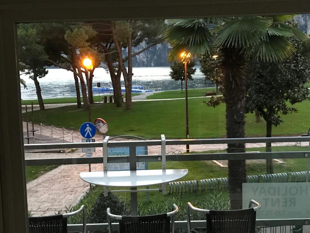 Appartement Lago Blu ริวาเดลการ์ดา ภายนอก รูปภาพ